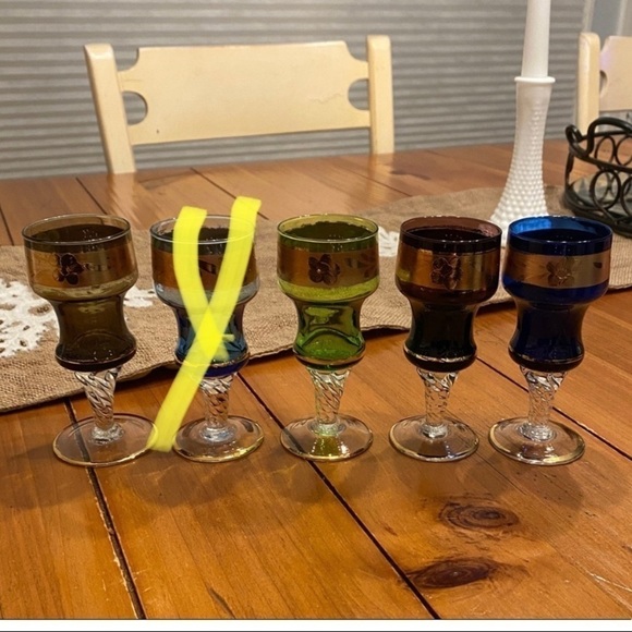 4 Cordial Color Glasses with Gold Trim.  Approx: 4.5” tall 2” base Very pretty - Picture 6 of 13